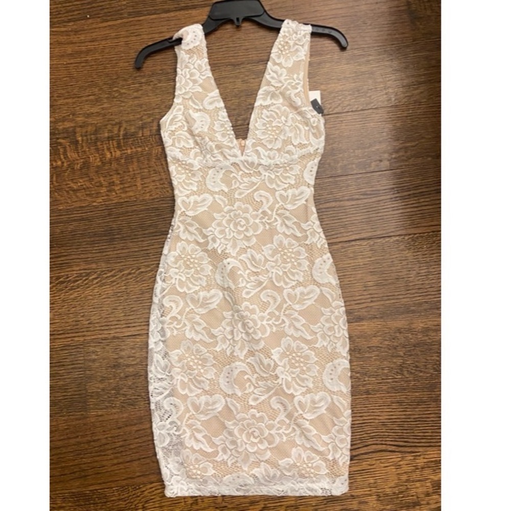 NWT LuLus white lace dress